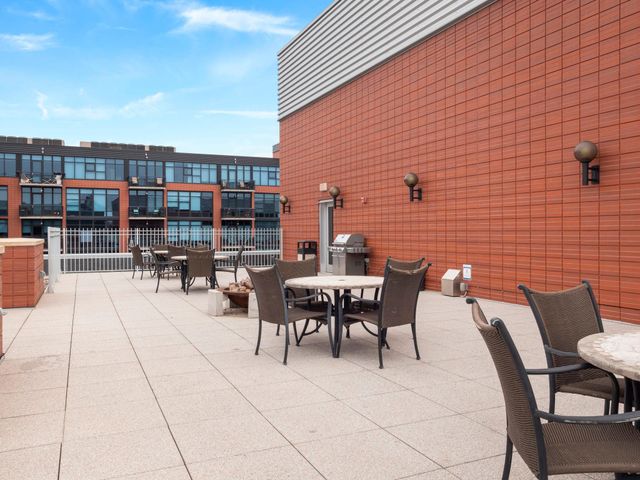 215 10th Avenue S 703, Minneapolis, MN 55415