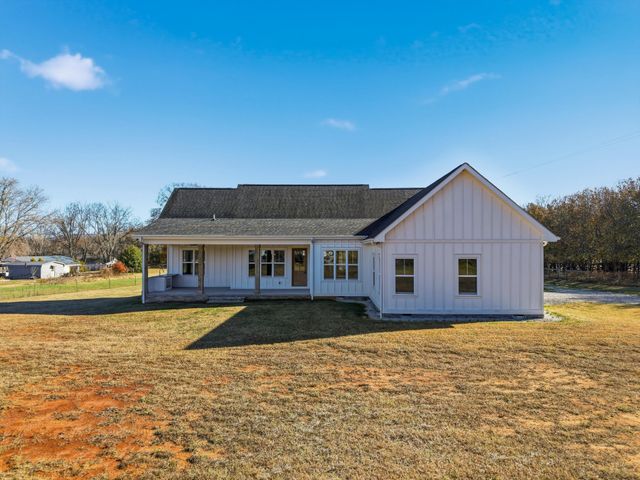 84 Tonys Ln, Mcminnville, TN 37110