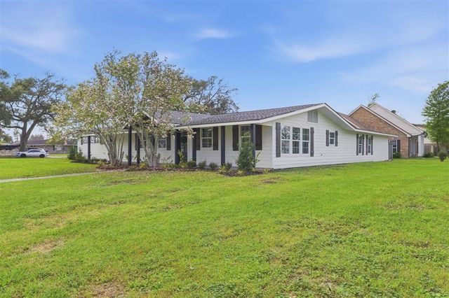 602 Lockwood Court, Lake Charles, LA 70605