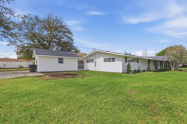 602 Lockwood Court, Lake Charles, LA 70605