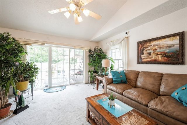 3900 Deer Valley Drive B, Marion, IA 52302