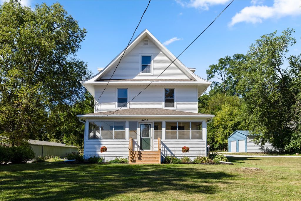 4400 NW 6th Drive, Des Moines, IA 50313