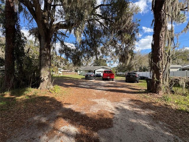 414 S WIGGINS ROAD, Plant City, FL 33566