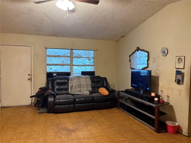 414 S WIGGINS ROAD, Plant City, FL 33566