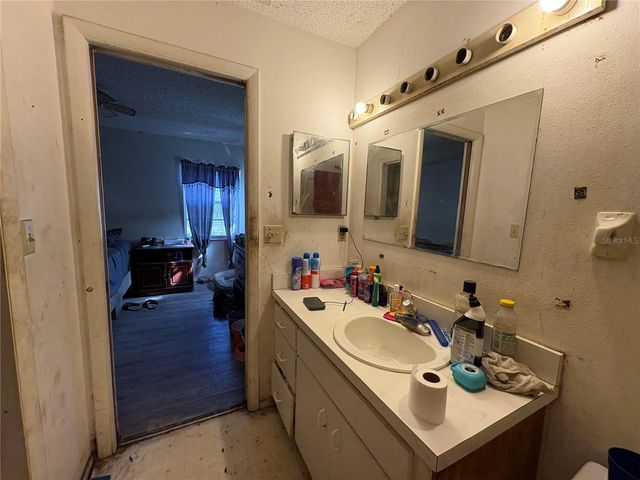 414 S WIGGINS ROAD, Plant City, FL 33566