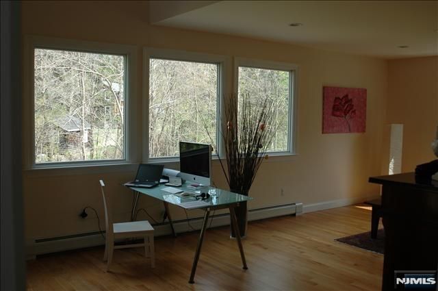 10 Lee Court, Waldwick, NJ 07463