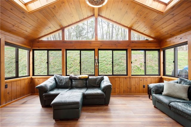 507 Buttermilk Ln, Bradford Woods, PA 15015