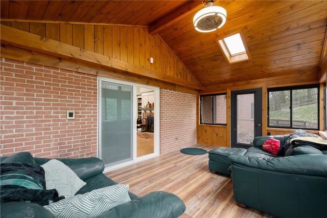 507 Buttermilk Ln, Bradford Woods, PA 15015