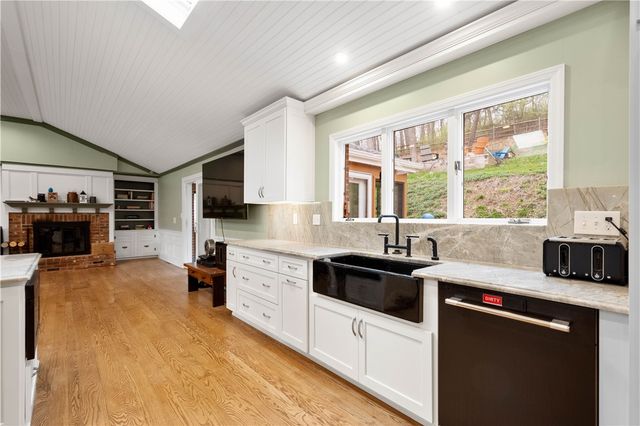 507 Buttermilk Ln, Bradford Woods, PA 15015