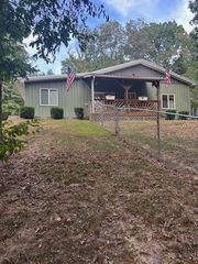 100 Camelot Dr, Camden, TN 38320