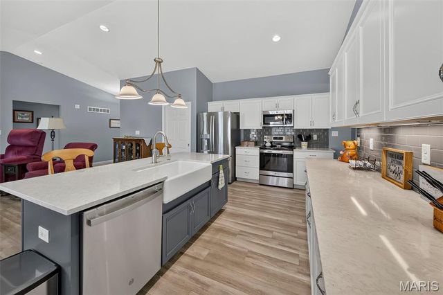 2009 White Branch Drive, St Paul, MO 63366