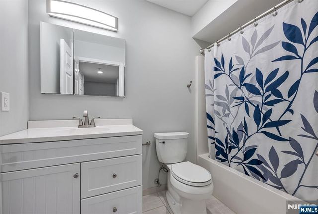 218 Orchard Park, Allendale, NJ 07401