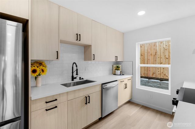1602 Baker Ave #B, Everett, WA 98201