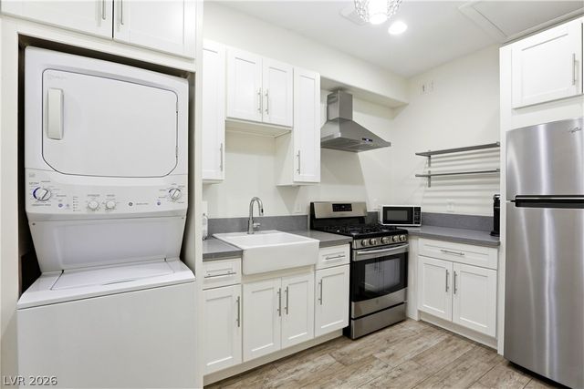 1940 Jasmine Joy Court, Las Vegas, NV 89117