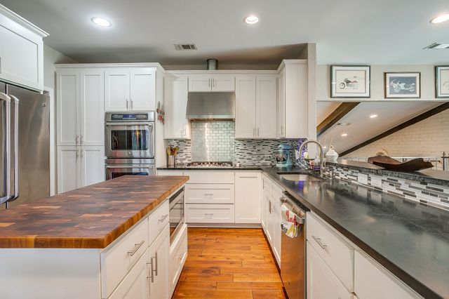 921 Overhill Drive, Bedford, TX 76022