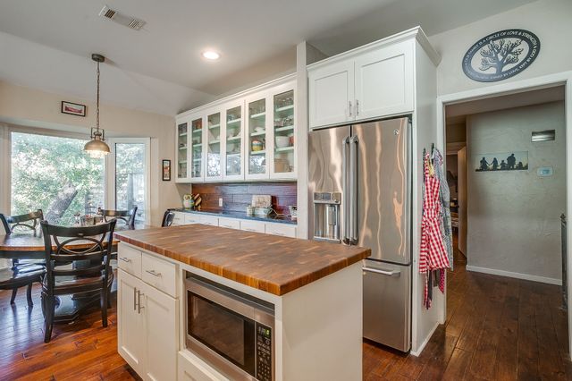 921 Overhill Drive, Bedford, TX 76022