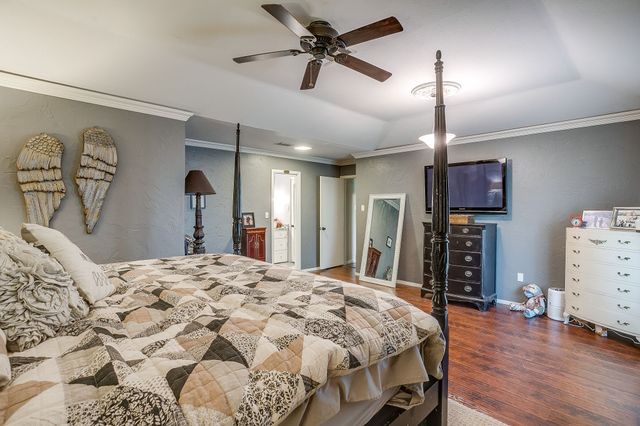 921 Overhill Drive, Bedford, TX 76022