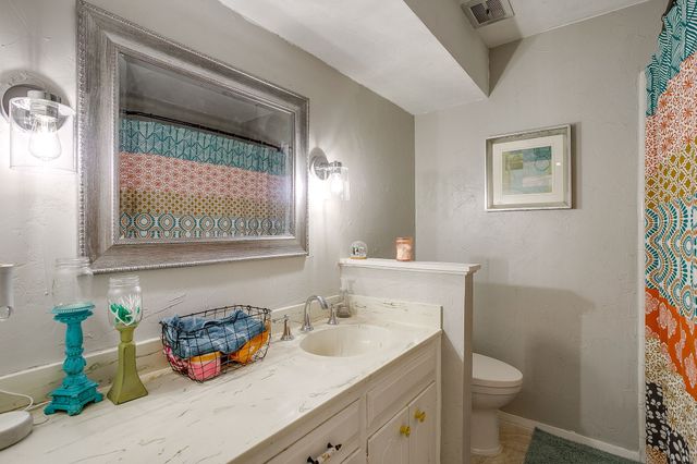 921 Overhill Drive, Bedford, TX 76022