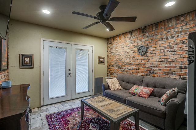 921 Overhill Drive, Bedford, TX 76022