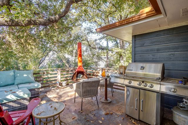 921 Overhill Drive, Bedford, TX 76022