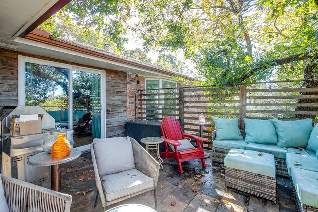 921 Overhill Drive, Bedford, TX 76022