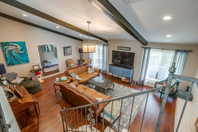 921 Overhill Drive, Bedford, TX 76022