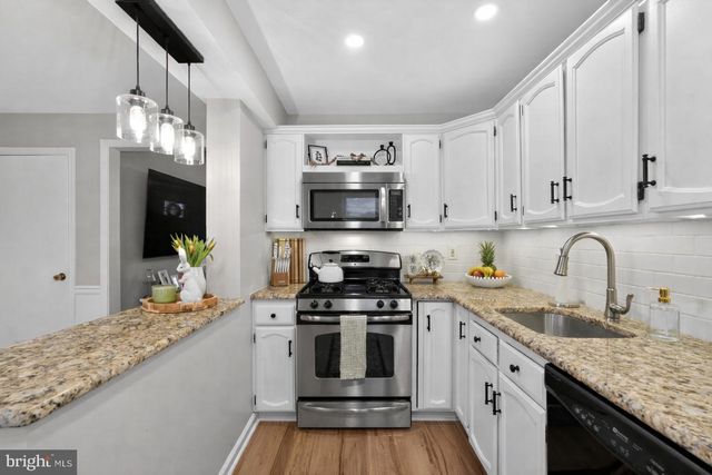 6 FRANKLIN AVE, Phoenixville, PA 19460