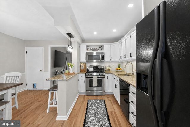 6 FRANKLIN AVE, Phoenixville, PA 19460