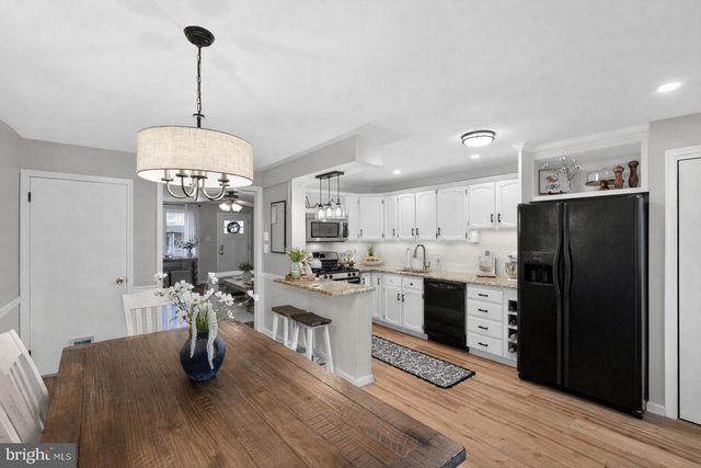 6 FRANKLIN AVE, Phoenixville, PA 19460