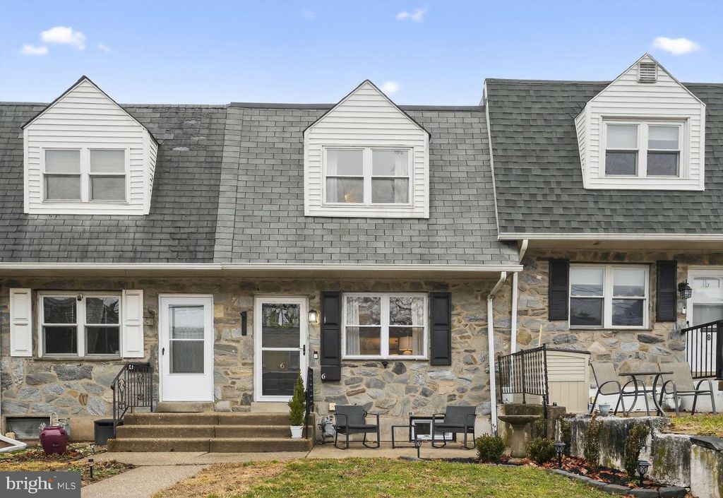 6 FRANKLIN AVE, Phoenixville, PA 19460