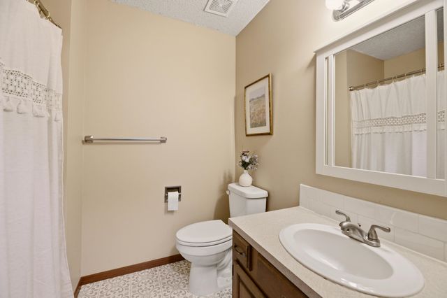 4109 N Danbury St, Bel Aire, KS 67220