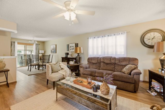 4109 N Danbury St, Bel Aire, KS 67220