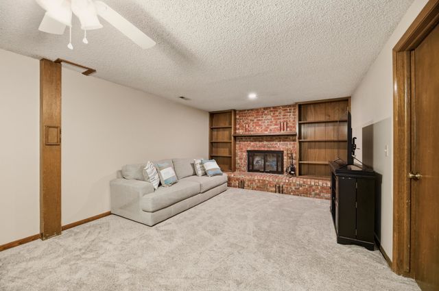 4109 N Danbury St, Bel Aire, KS 67220