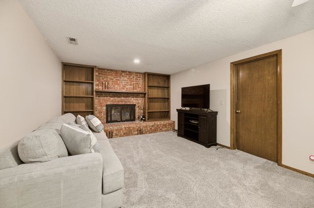 4109 N Danbury St, Bel Aire, KS 67220