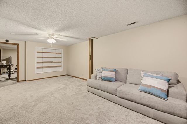 4109 N Danbury St, Bel Aire, KS 67220