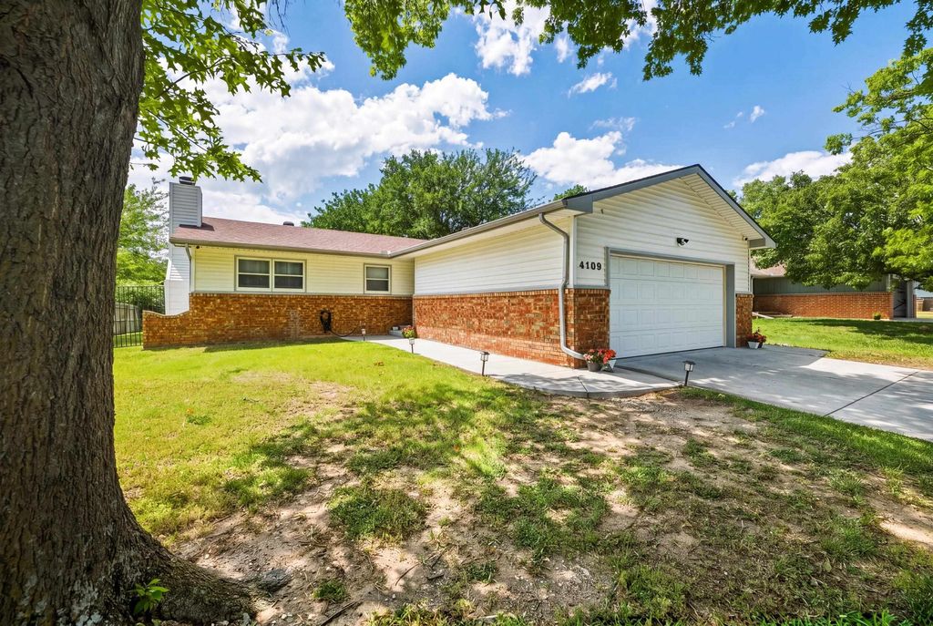 4109 N Danbury St, Bel Aire, KS 67220