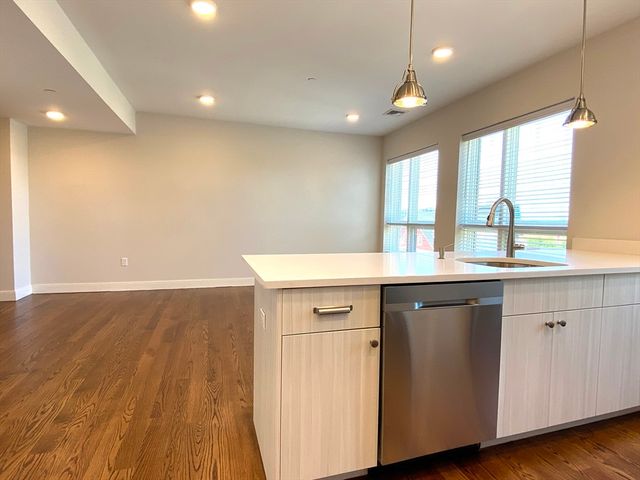 1 Everett St. 201, Boston, MA 02134