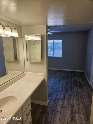 3818 E EARLL Drive 6, Phoenix, AZ 85018