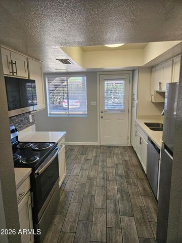 3818 E EARLL Drive 6, Phoenix, AZ 85018