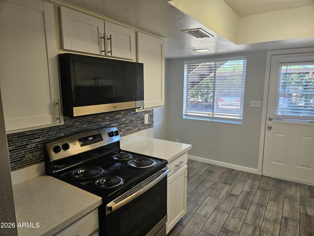 3818 E EARLL Drive 6, Phoenix, AZ 85018