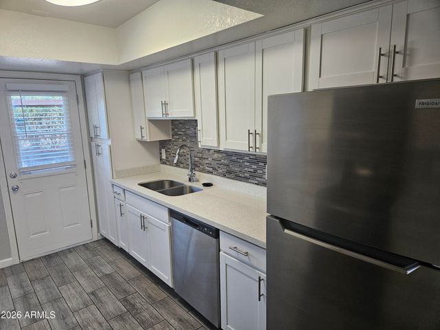 3818 E EARLL Drive 6, Phoenix, AZ 85018
