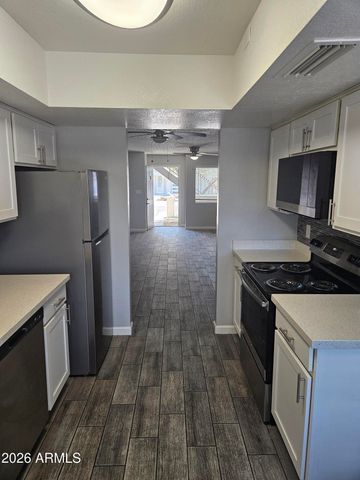 3818 E EARLL Drive 6, Phoenix, AZ 85018