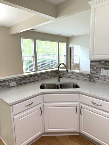 13053 Dearborn Trail, Huntley, IL 60142