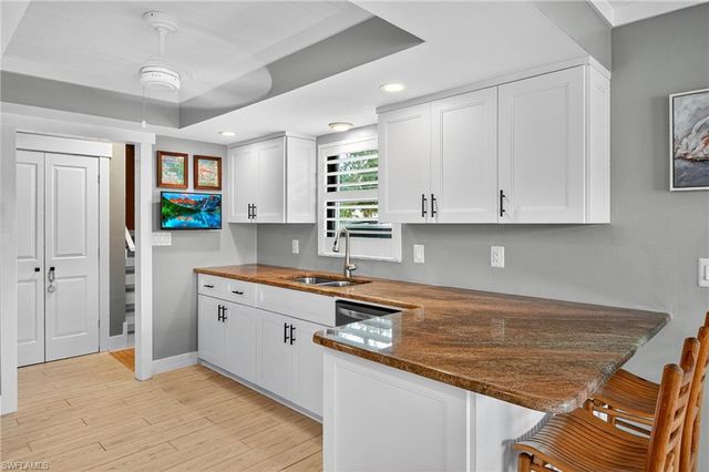 190 Tahiti CIR, Naples, FL 34113