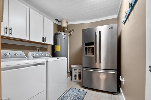 190 Tahiti CIR, Naples, FL 34113