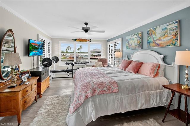 190 Tahiti CIR, Naples, FL 34113