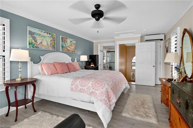 190 Tahiti CIR, Naples, FL 34113