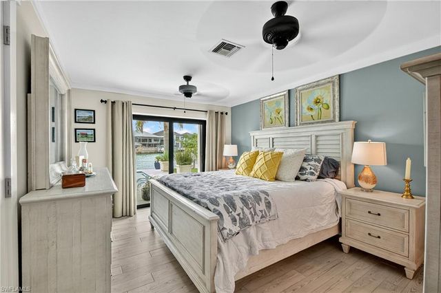 190 Tahiti CIR, Naples, FL 34113