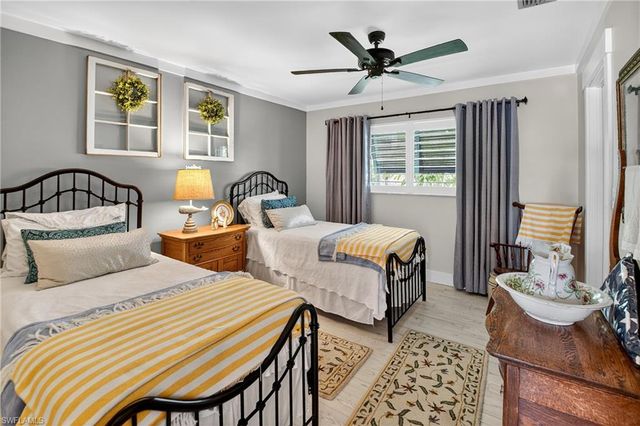 190 Tahiti CIR, Naples, FL 34113