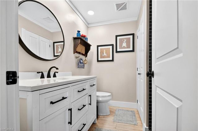 190 Tahiti CIR, Naples, FL 34113